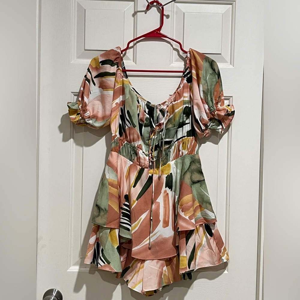 LUXXEL MINT MULTI SHORT Puff Sleeve Ruffled Romper in Blush Green WOMEN SIZE S